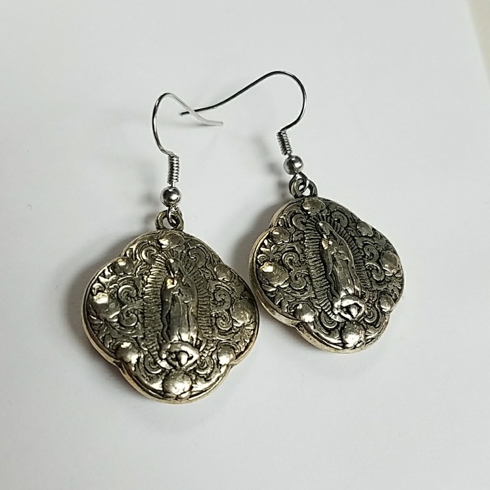 3/$25 🌸💖🌸HANDCRAFTED EARRINGS🌸💖🌸